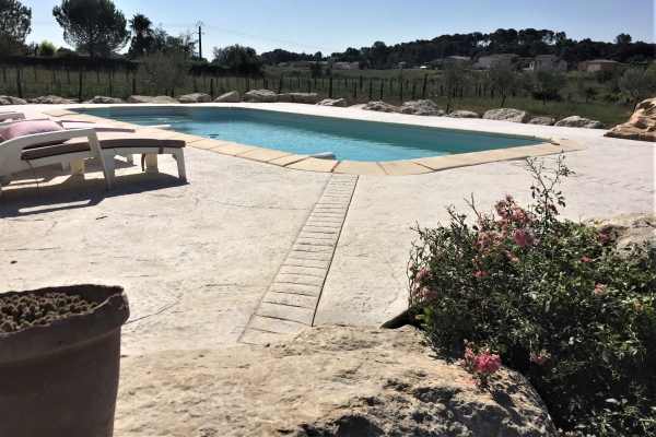 beton decoratif imprime exterieur plage de piscine