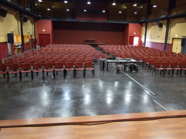 Béton Ciré : Auditorium en béton ciré-quartzé